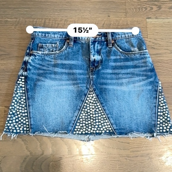 Free People BlankNYC Way Back When Stud Embellished Bling Cutoff Denim Skirt 28 - Picture 9 of 11